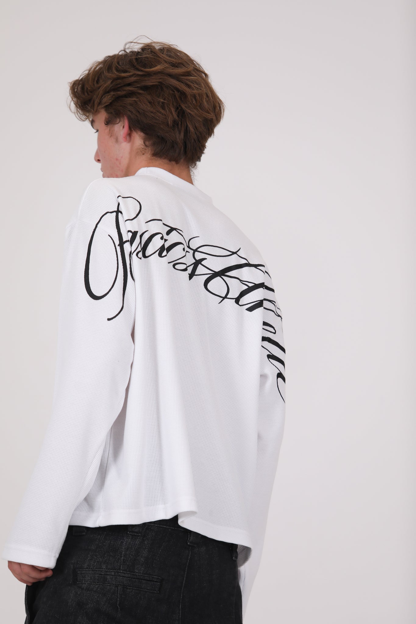 SCRIPT WAFFLE LONSLEEVE WHITE